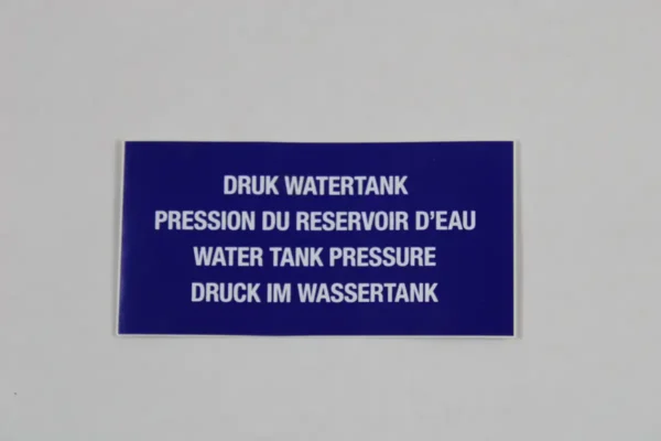 sticker wit op blauw druk waterketels (4 talen)